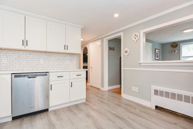 Building Photo - 8 Roberts Rd