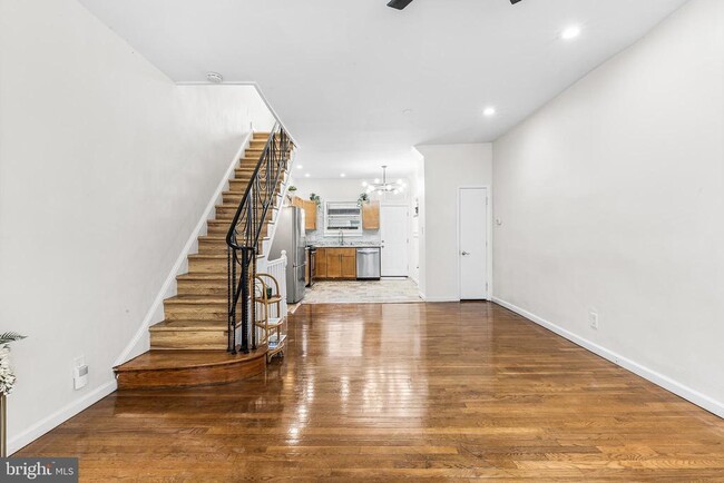 Building Photo - 2335 S Chadwick St