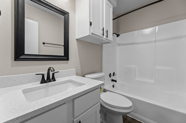 Building Photo - Your Charming 2/1 Apartment in Waxahachie Awaits - Perfect for a Small Family or Remote Worker! A...