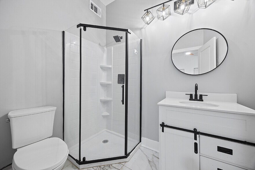 Building Photo - 1109 E Carson St