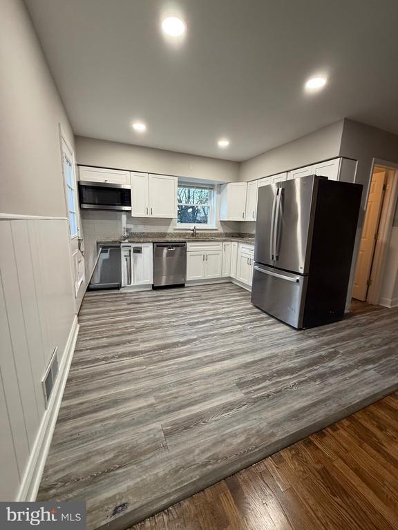 Building Photo - 5852 Mt Vernon Dr