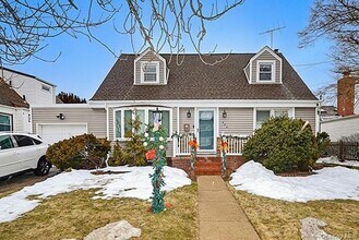 Building Photo - 926 2nd Ave