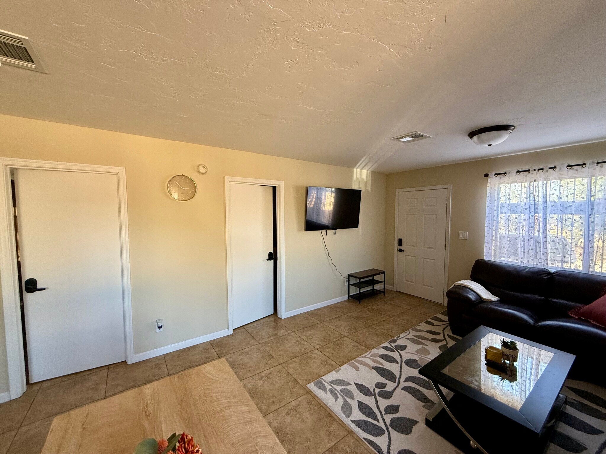 Building Photo - 1231 E Lee St