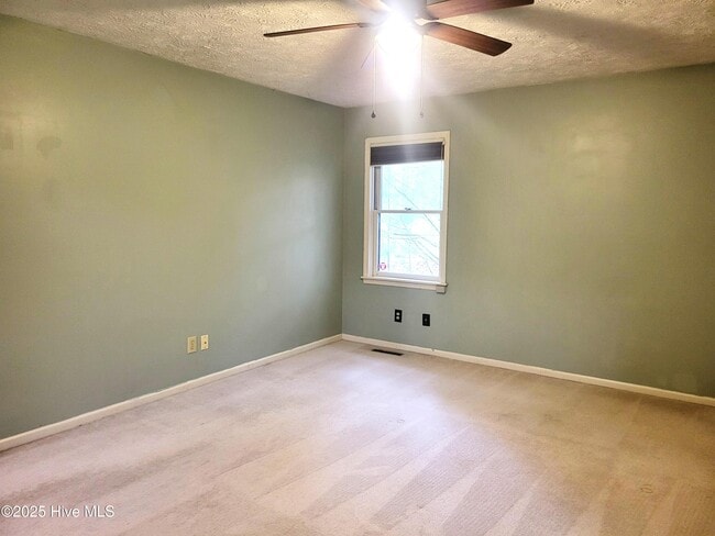 Building Photo - 316 Stornoway Dr