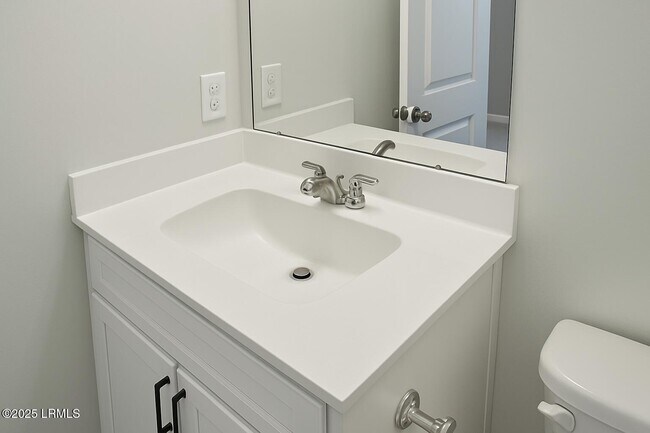 Building Photo - 15 Chauga St