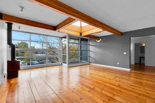 Primary Photo - Modern 2 Bed / 2.5 Bath Condo with Office ...