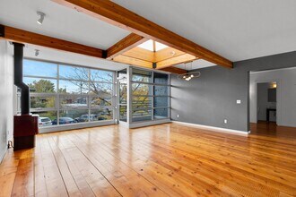 Building Photo - Modern 2 Bed / 2.5 Bath Condo with Office ...