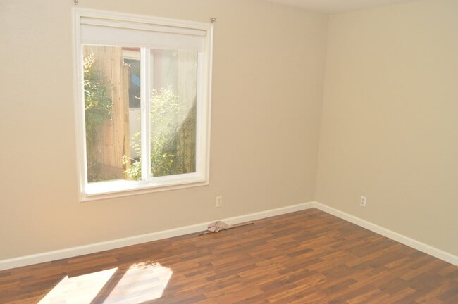 Building Photo - 20 Fairgate Ln