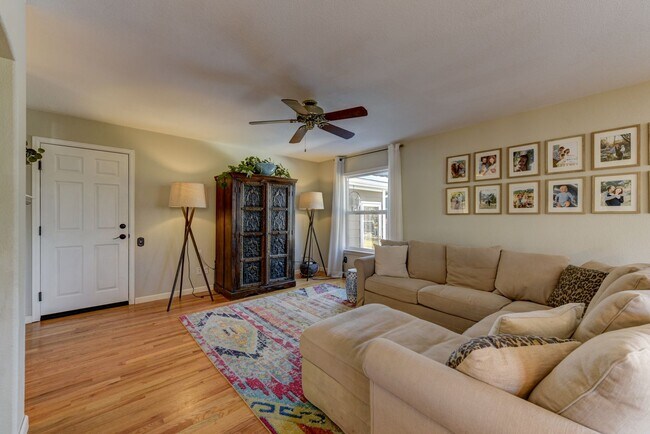 Building Photo - Stunning Upgraded 5BR 4BA Lafayette Home Near Coal Creek Trail & Hwy 287**