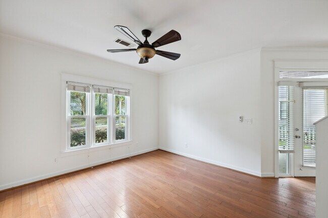 Building Photo - 439 Grant St SE