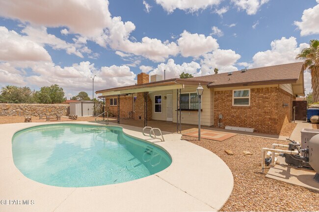 Building Photo - 3021 Fierro Dr