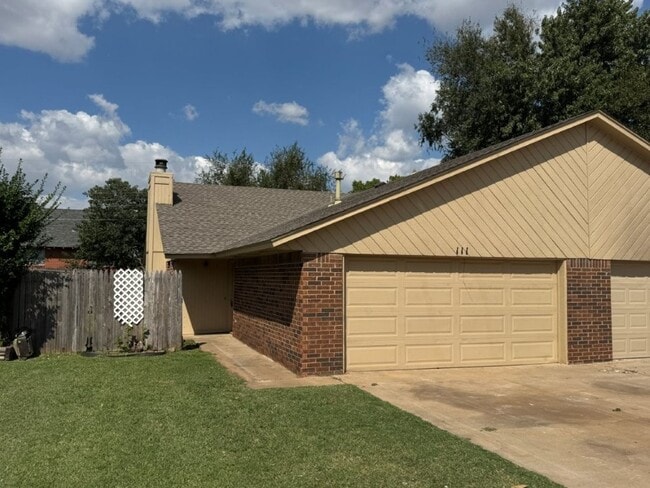 Primary Photo - 2 bed, 2 baths and a 2 car garage duplex f...