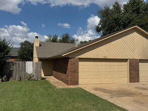 Building Photo - 2 bed, 2 baths and a 2 car garage duplex f...