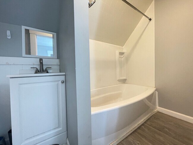 Building Photo - 29 Pennacook St