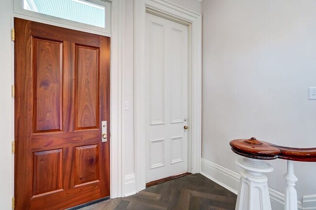 Building Photo - 2701 Cleinview Ave