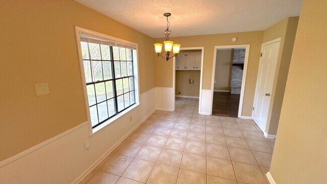 Building Photo - 6224 Skylight Dr