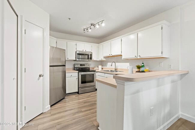 Building Photo - 1655 The Greens Way