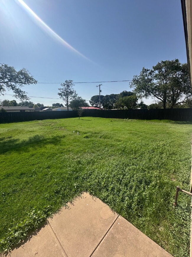Building Photo - Spacious 2/1 in Petersburg, TX