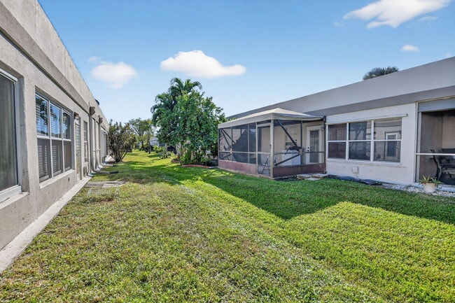 Building Photo - 18731 Stewart Cir