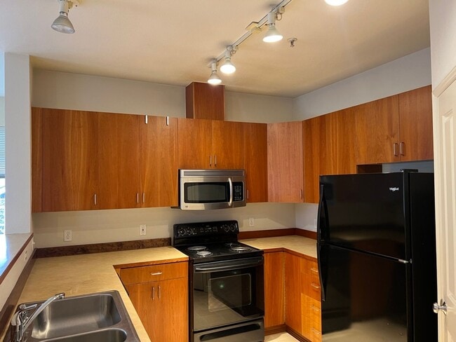 Building Photo - 1bd/1ba Sammamish Condo