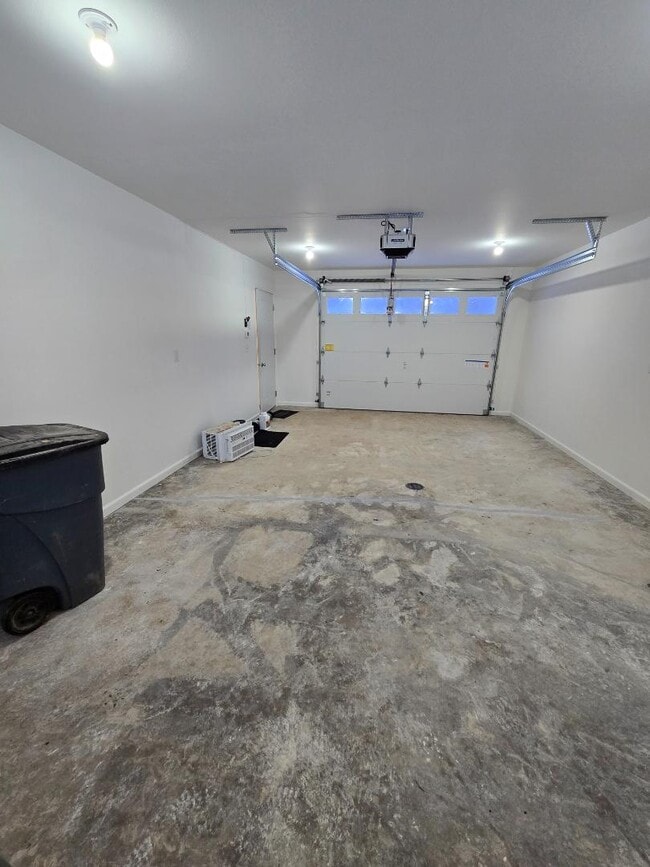 Building Photo - N2287 Memorial Dr