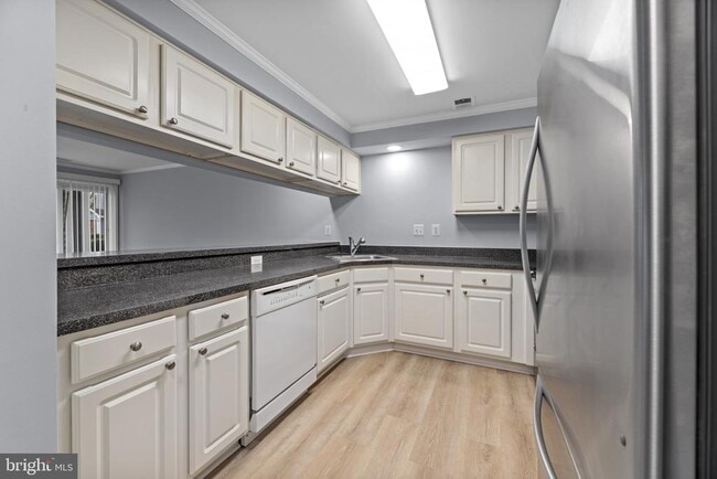 Building Photo - 1127 Lake Heron Dr