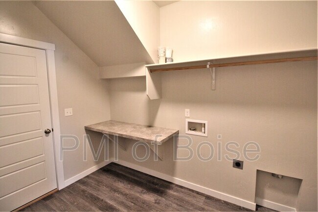Building Photo - 3098 W Everest St