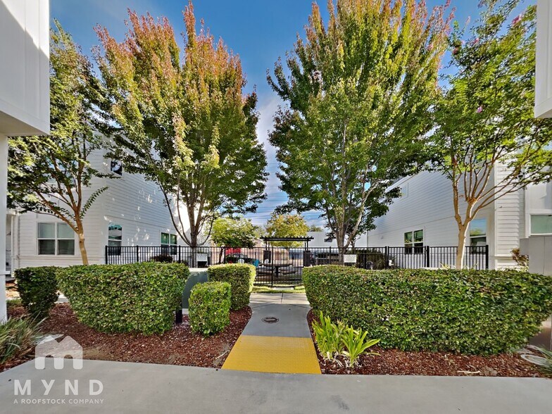 Building Photo - 2517 Rice Alley