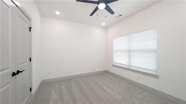 Building Photo - 8 Whithorn Ln