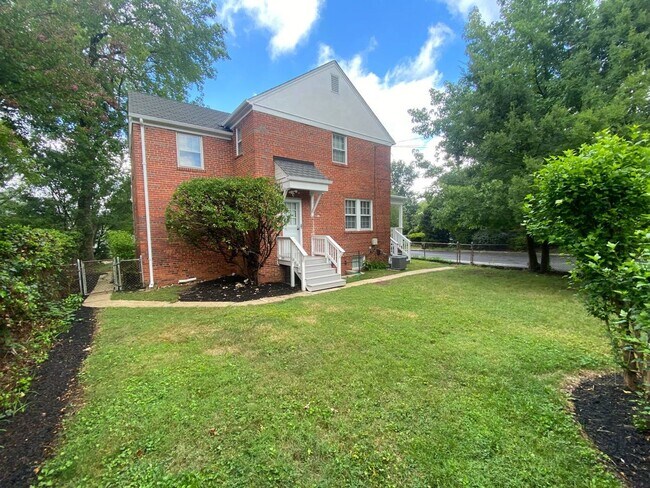 Building Photo - 4509 43rd Pl NW