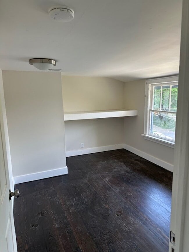 Building Photo - Live in the cutest house on the block!