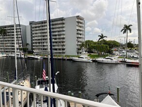 Building Photo - 2415 NW 16th St Rd