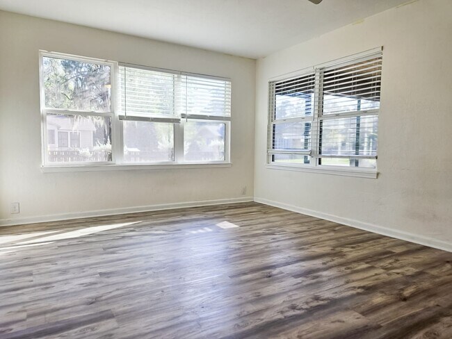 Building Photo - Beautiful 4/2 in Gainesville's Beldevere Area