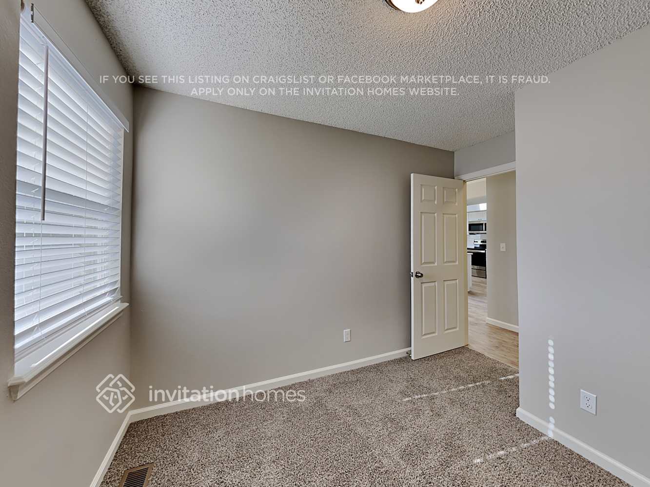 Building Photo - 3865 Valley View St