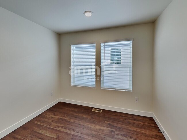 Building Photo - 4814 87th Ave NE