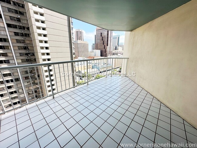 Building Photo - 1212 Nuuanu Ave