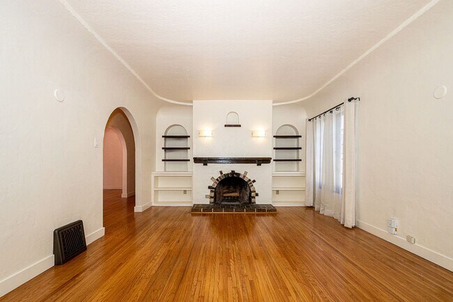 Building Photo - Beautifully Restored 3BR Miracle Mile Duplex | 1,725 SF | Near Metro D Line