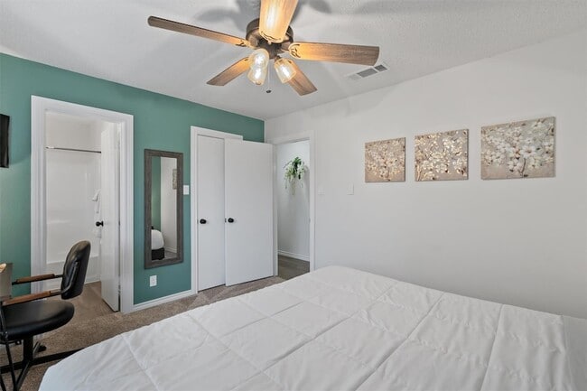 Building Photo - 405 E Logan St