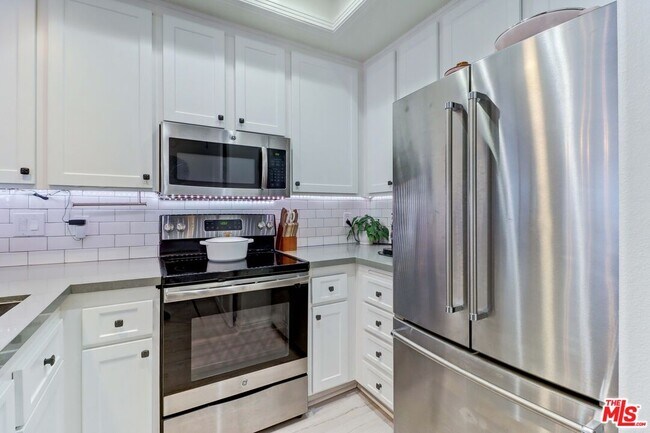 Building Photo - 2960 Champion Way