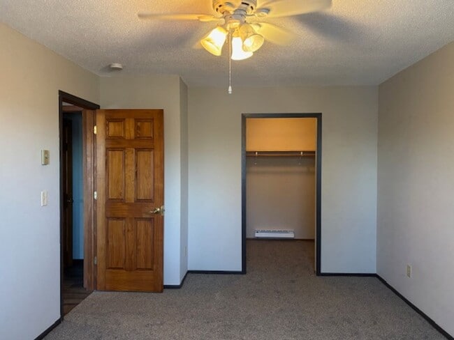 Building Photo - Awesome 2 BR/1.5 BA Townhome in St. Paul!