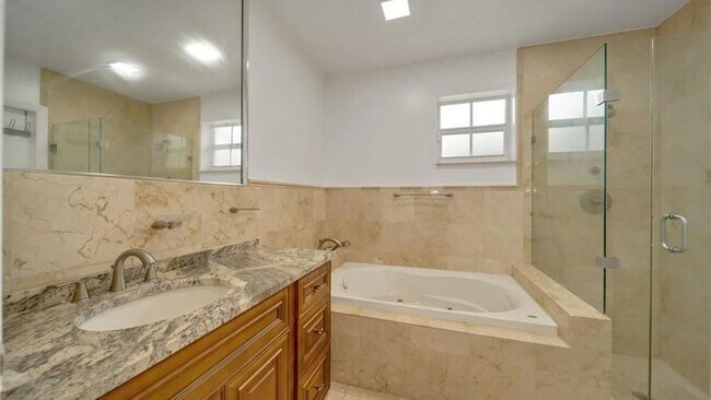 Building Photo - 4115 Madison St