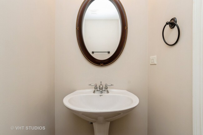 Building Photo - 1028 Heron Cir