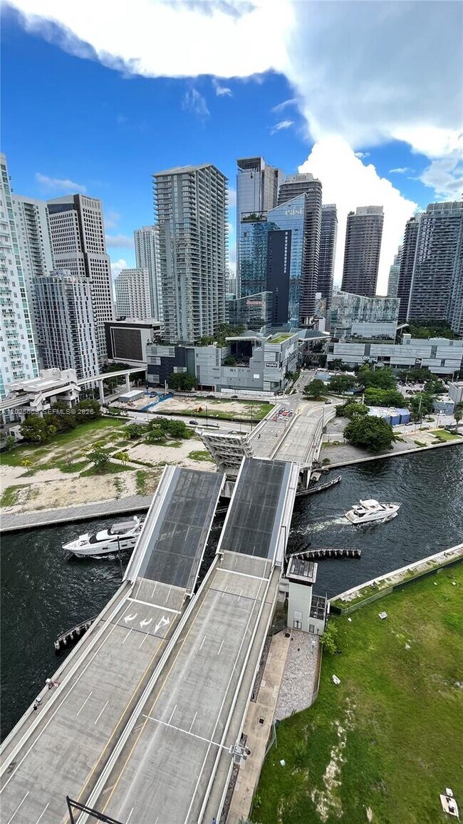 Building Photo - 350 S Miami Ave