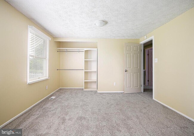 Building Photo - 703 E Broadway