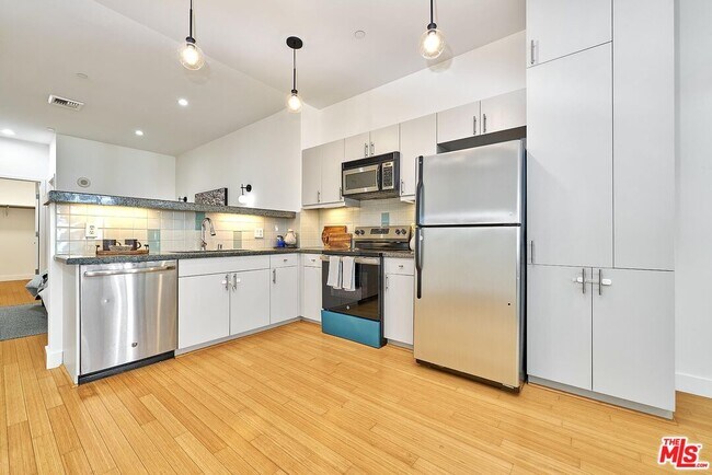 Building Photo - 3810 Wilshire Blvd