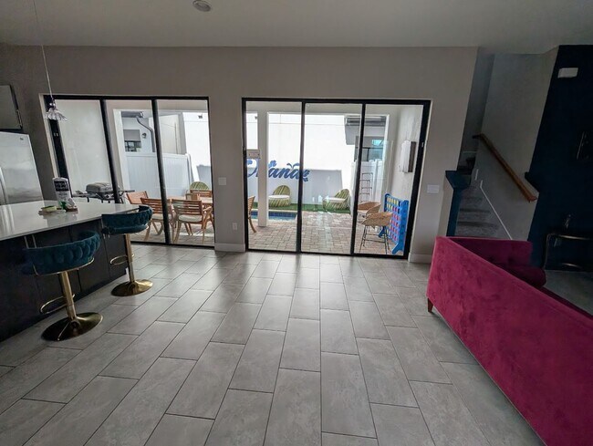 Building Photo - Beautiful Executive 4 Bed 3 Bath Home in Davenport!