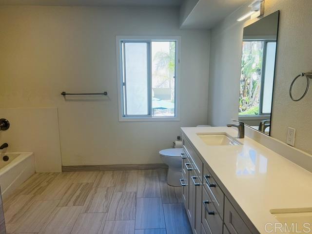 Building Photo - 2530 Navarra Dr