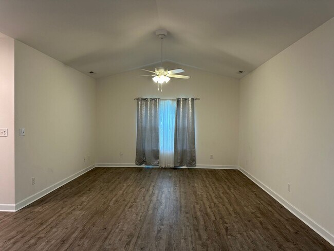 Building Photo - Cozy 2-bedroom home in New Bern