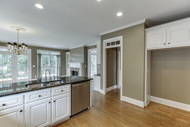 Building Photo - 2885 Towne Village Dr NW