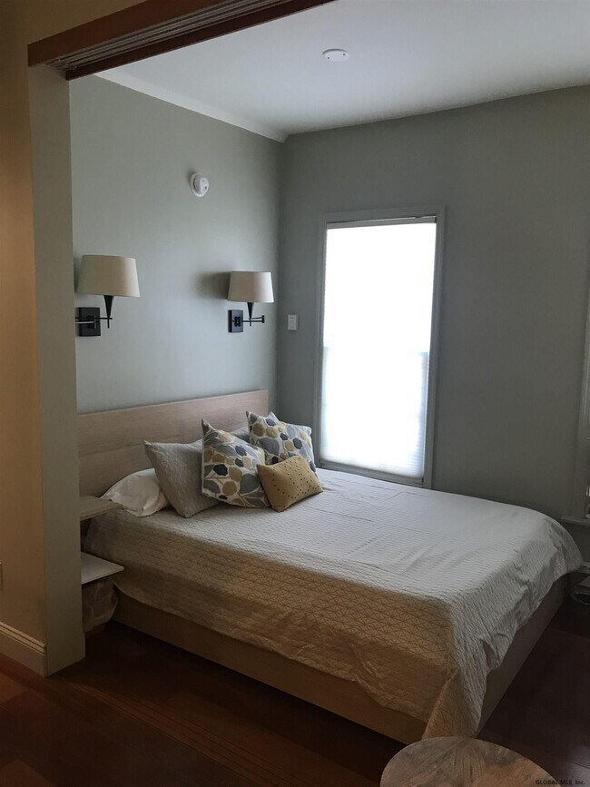 Building Photo - 125 Union Ave